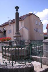 La fontaine de l'église, Noroy-le-Bourg La fontaine de l'église, Noroy-le-Bourg